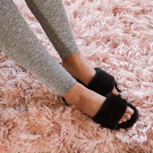 Fuzzy black slippers/slides - Picture 2 of 2